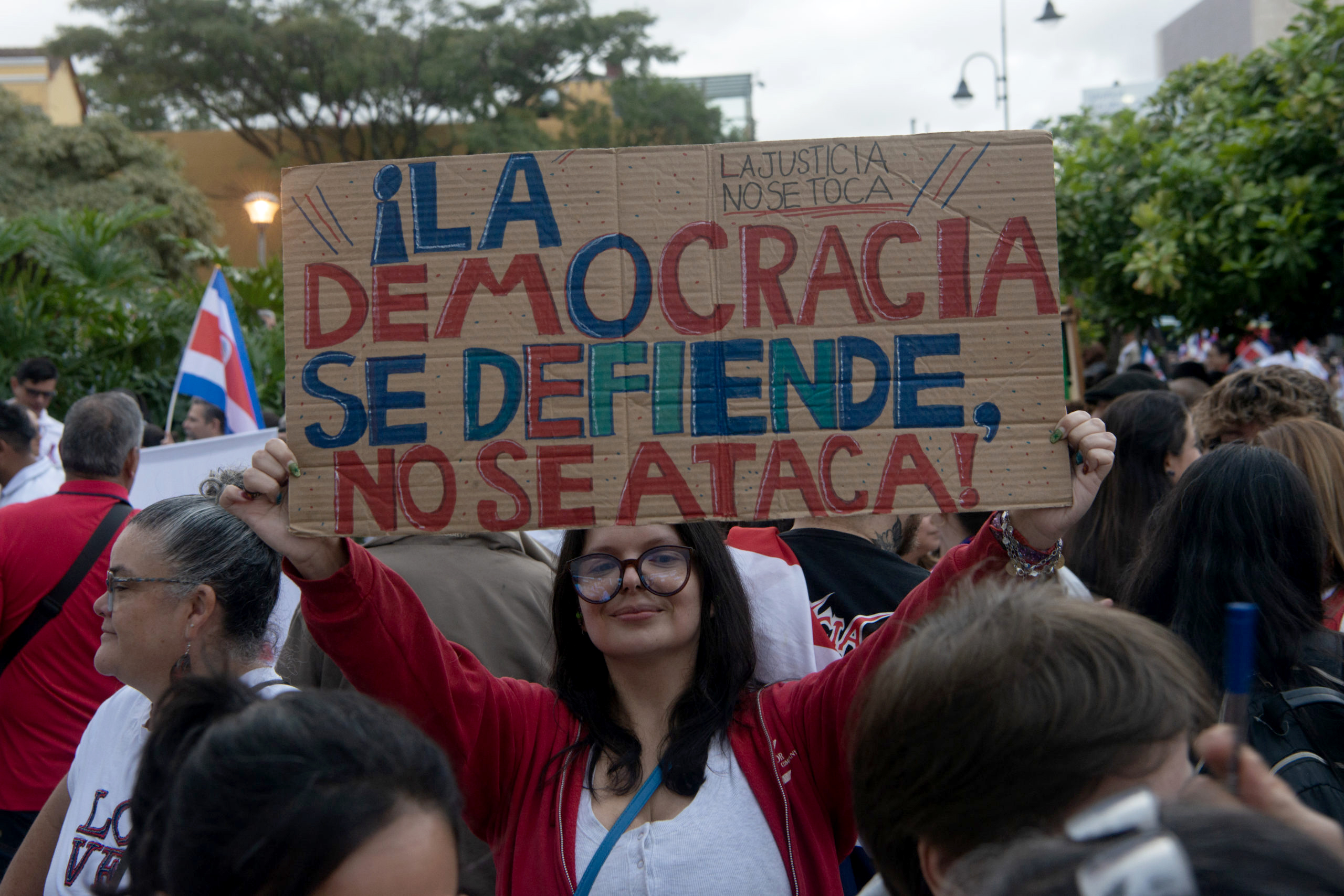 Miles se movilizan en Costa Rica en defensa del Estado social de derecho