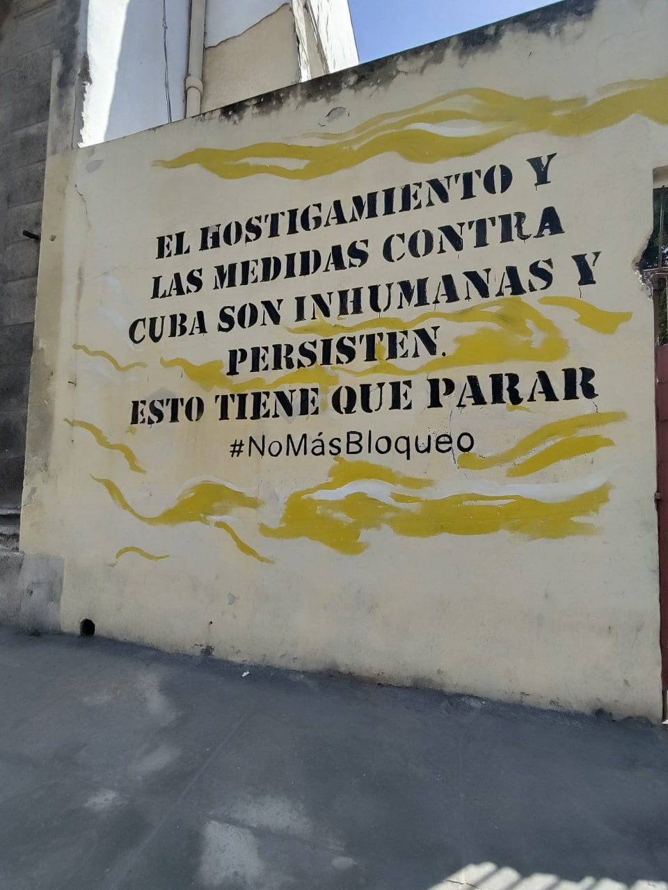 Una línea suspendida: crónica de un viaje a Cuba en tiempos de cerco petrolero