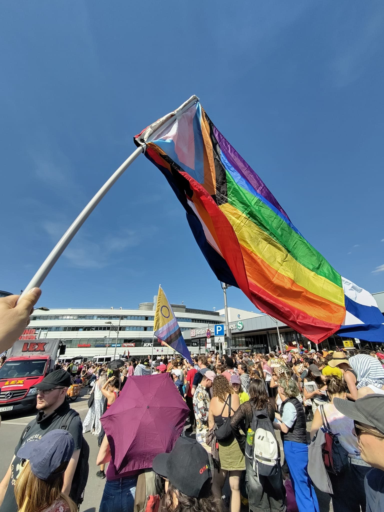 Silencio = Muerte: el Orgullo no es mercancía, es resistencia